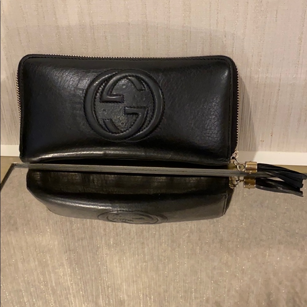 Gucci leather zip wallet